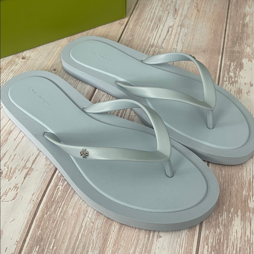 New, Authentic TORY BURCH Blue KIRA FLIP-FLOP Sandals shoes size 9 or 10 SALE